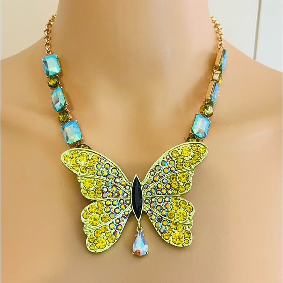 New Betsey Johnson ALL A FLUTTER BUTTERFLY STONE PENDANT NECKLACE